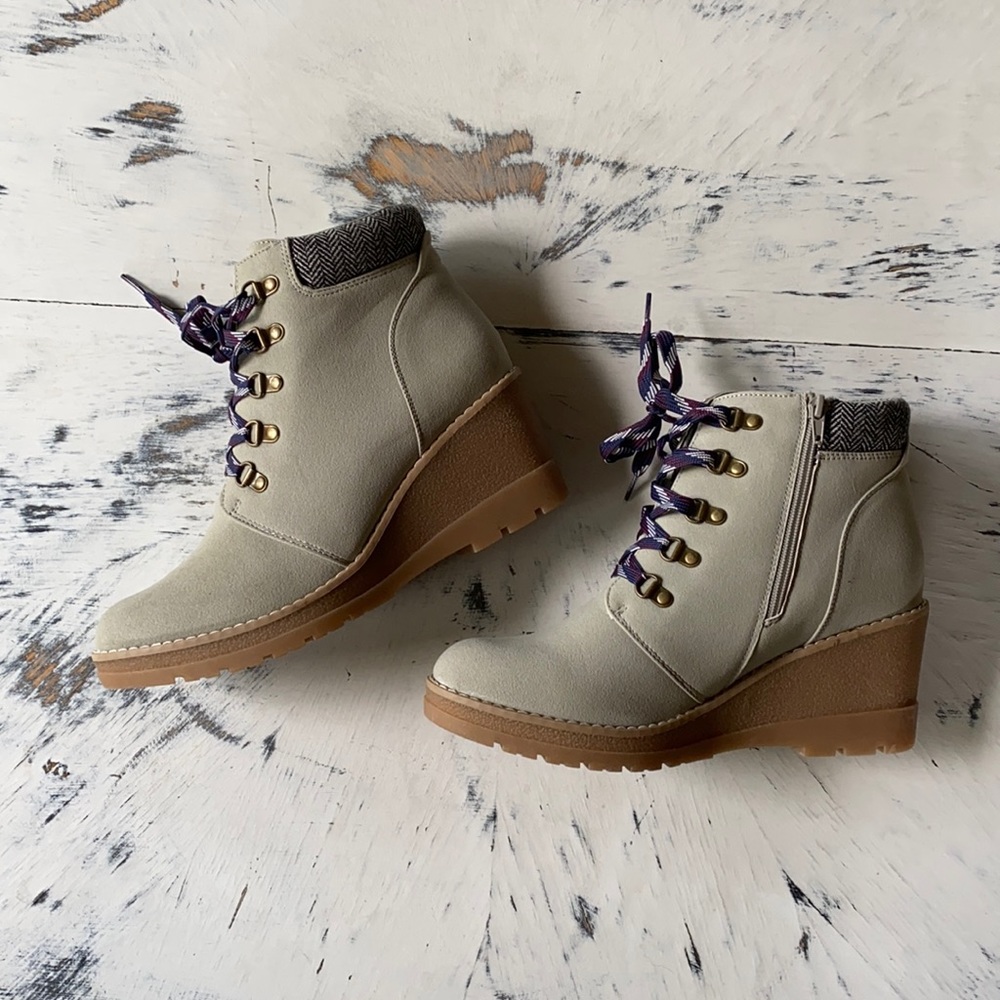 Maurice’s size 12 women’s gray boots.